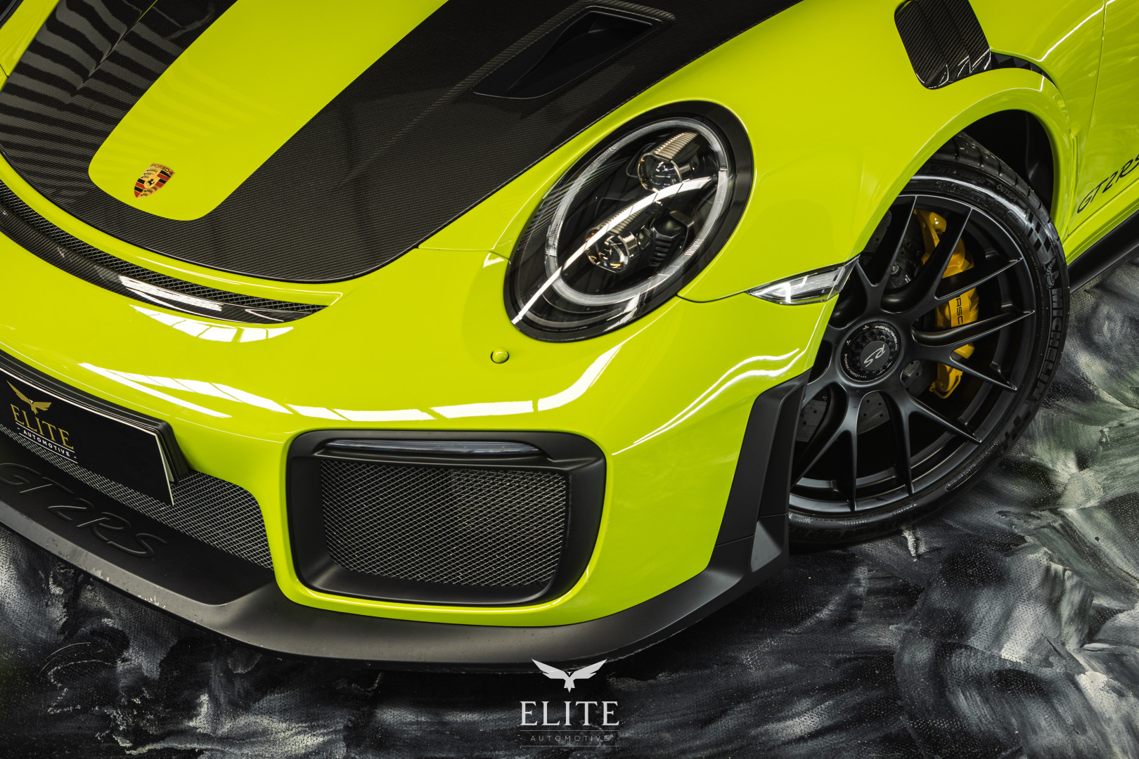 PORSCHE 911 GT2 RS Weissach Package