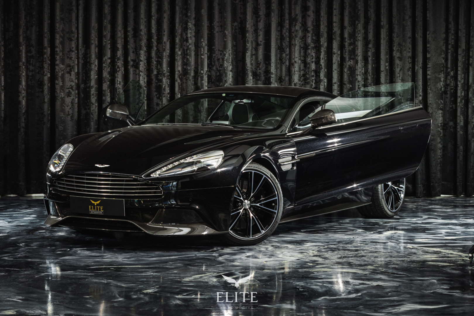 Aston Martin Vanquish V12 Coupe Carbon