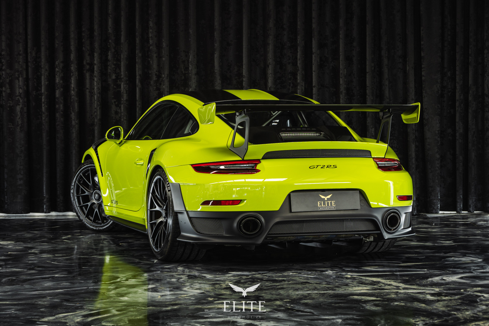 PORSCHE 911 GT2 RS Weissach Package