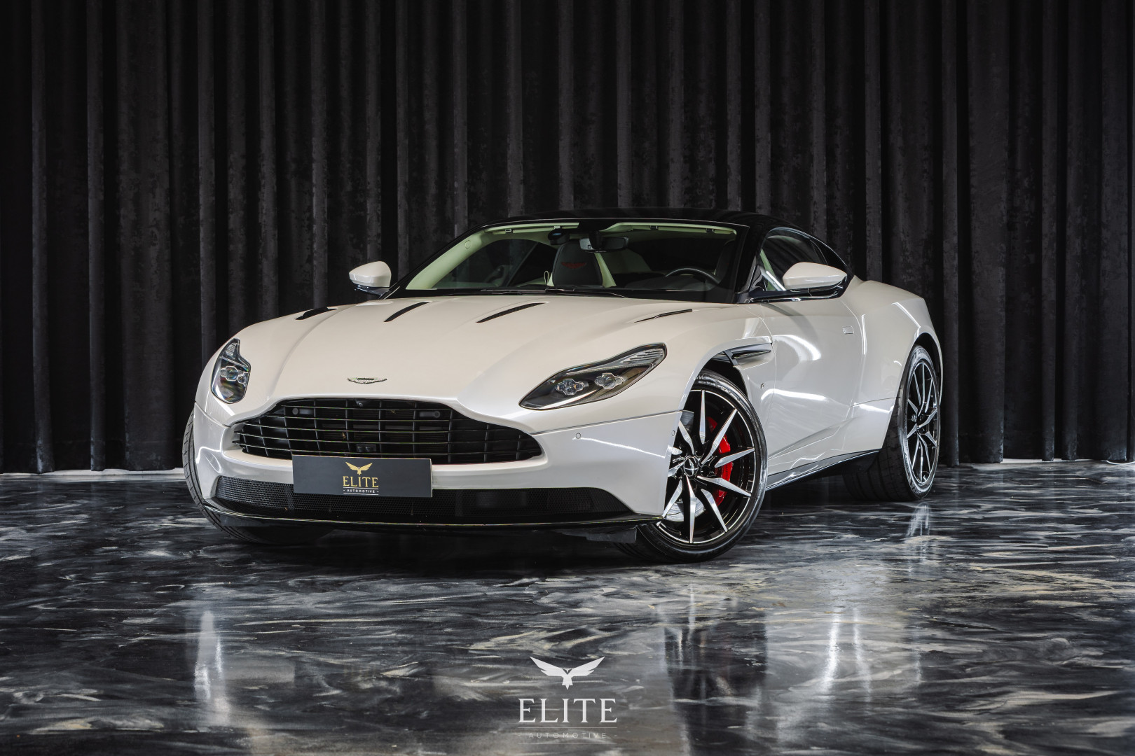 Aston Martin DB11 Coupé V12 Launch Edition