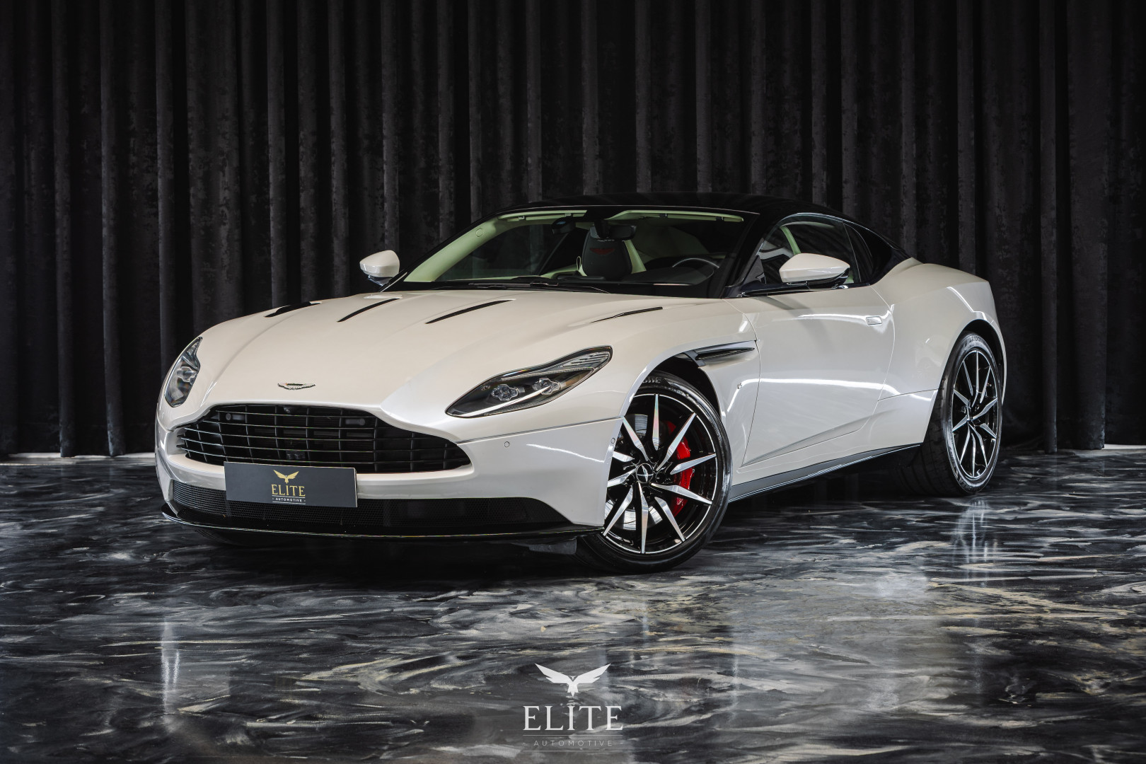 ASTON MARTIN DB11 Coupé V12 Launch Edition