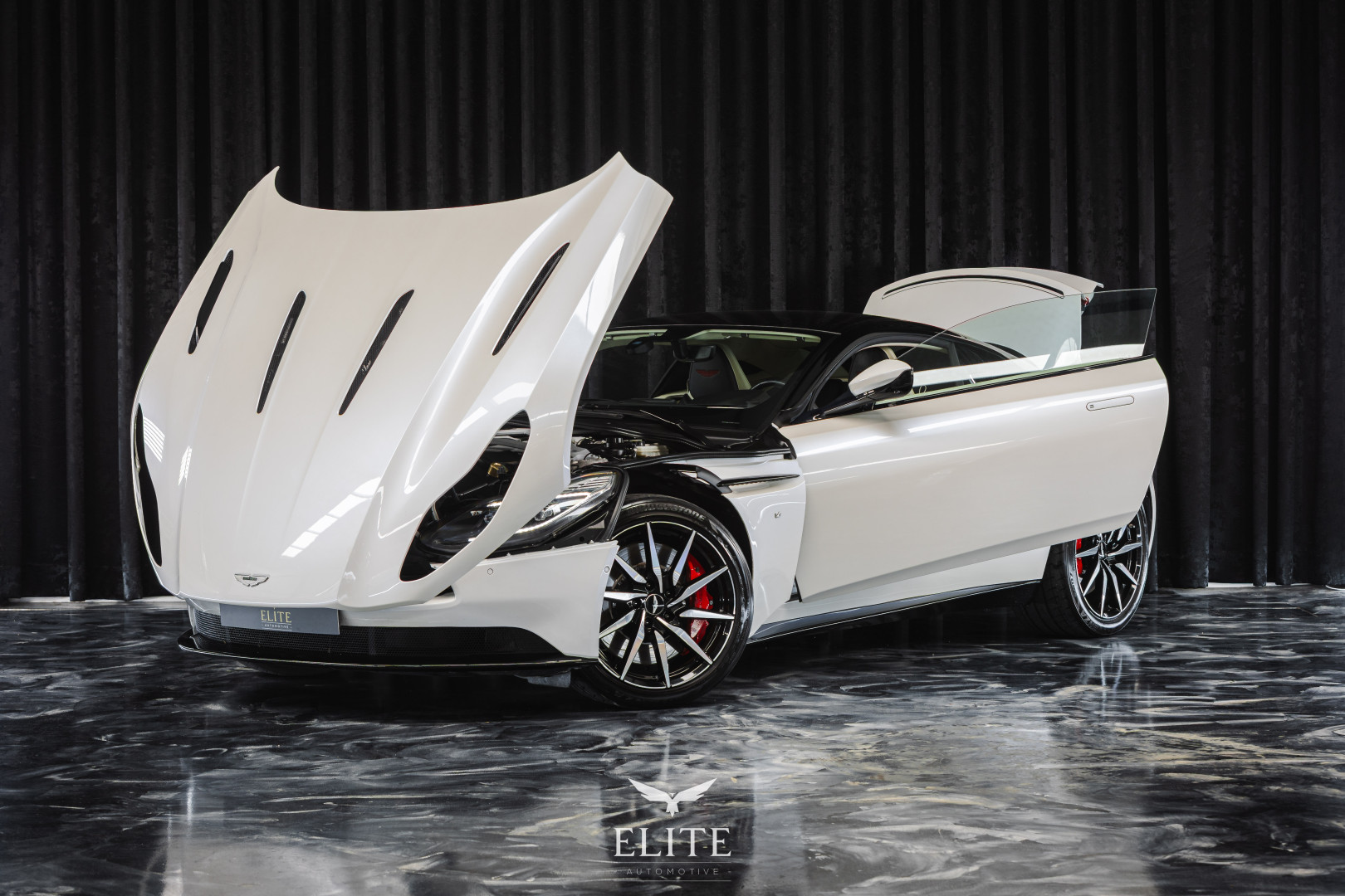 ASTON MARTIN DB11 Coupé V12 Launch Edition