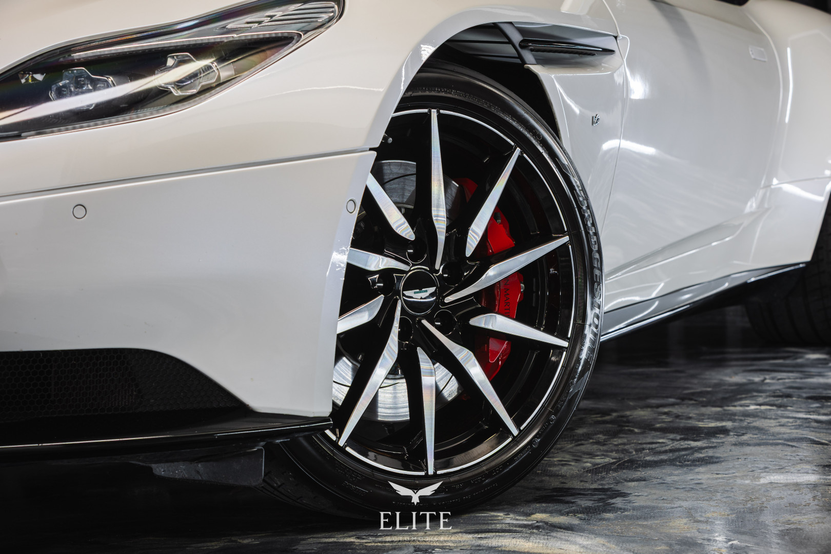 ASTON MARTIN DB11 Coupé V12 Launch Edition