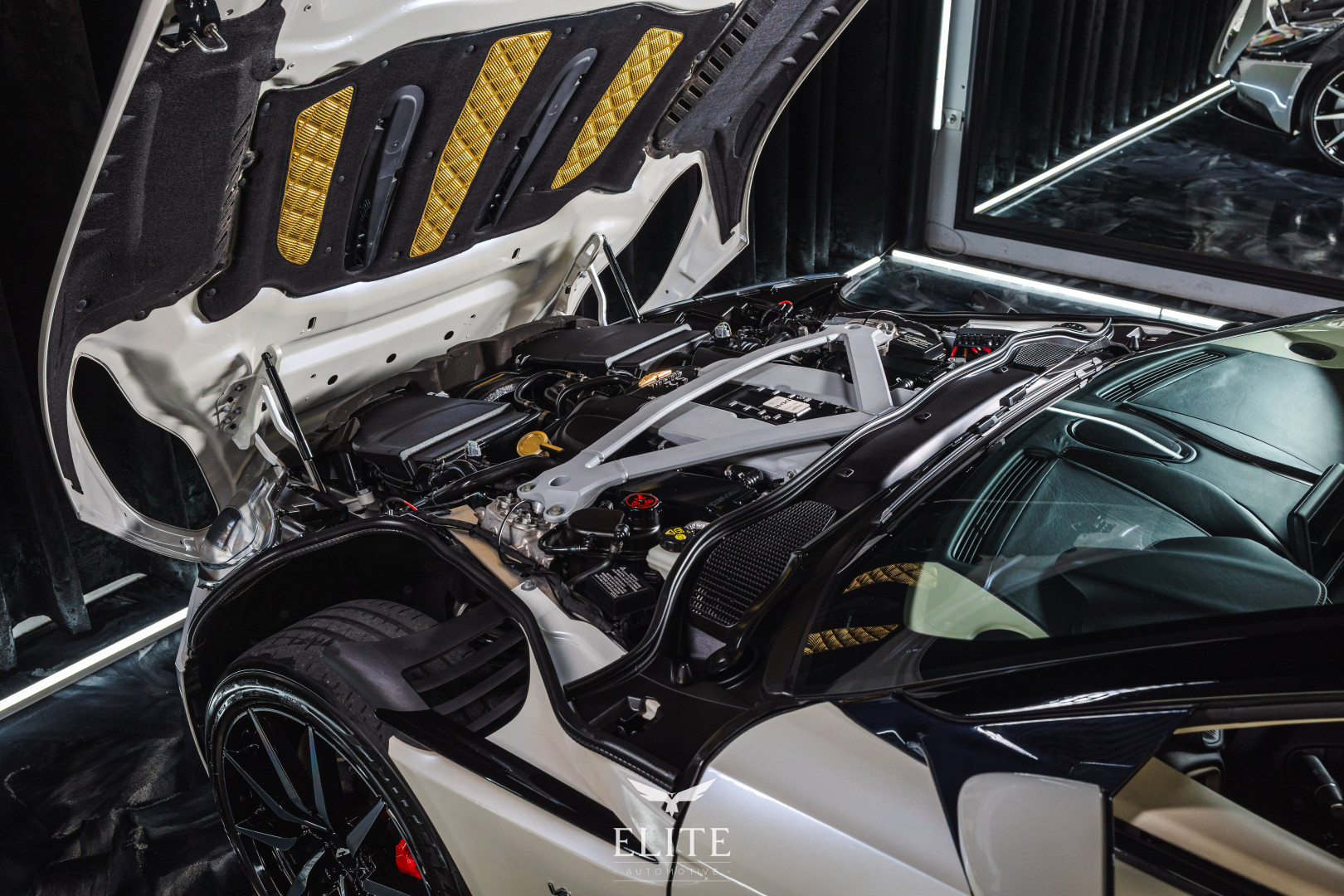 ASTON MARTIN DB11 Coupé V12 Launch Edition