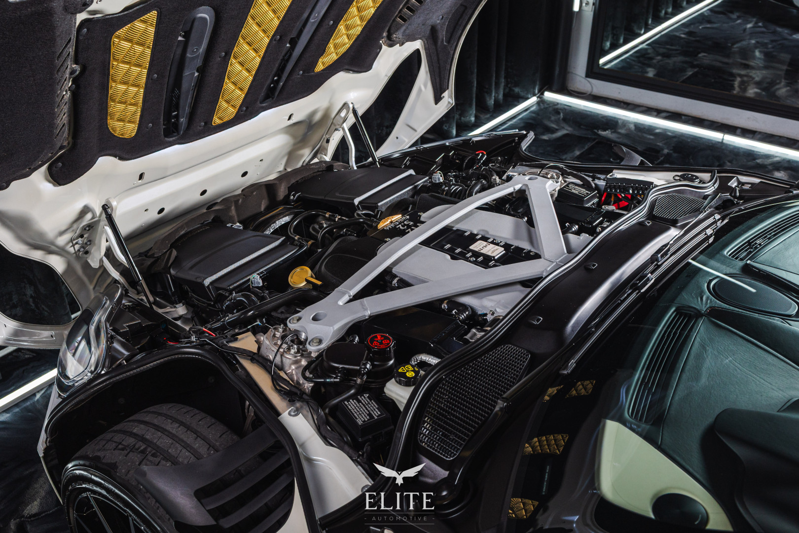 Aston Martin DB11 Coupé V12 Launch Edition
