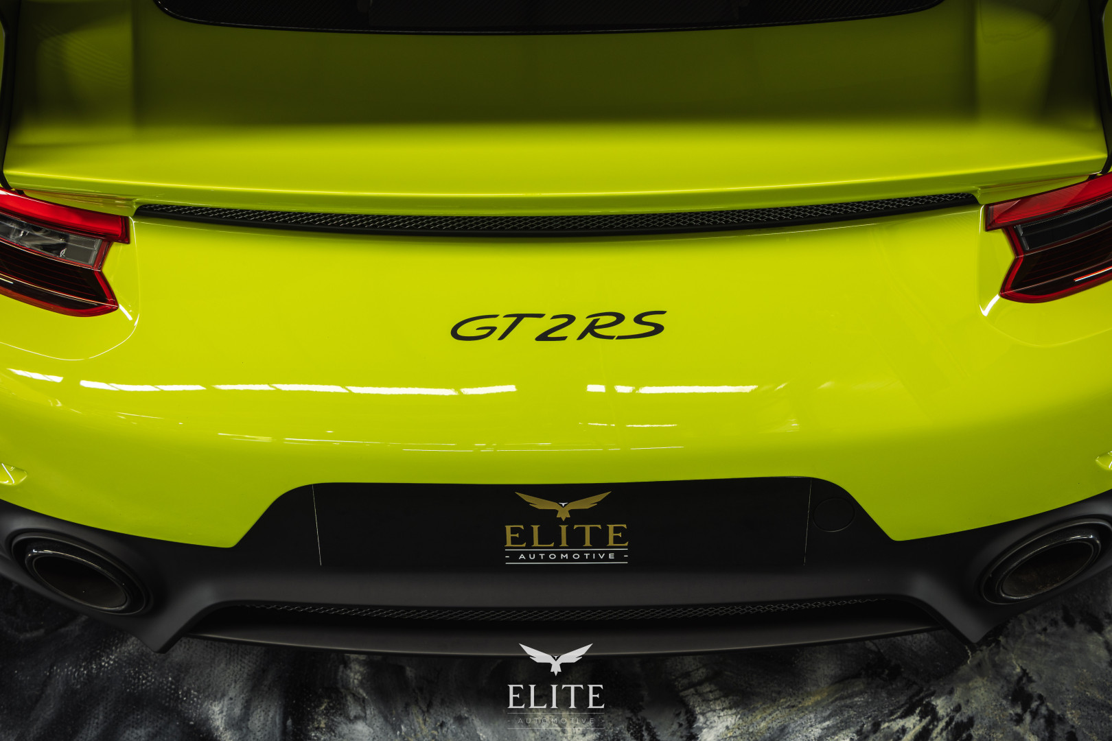 PORSCHE 911 GT2 RS Weissach Package