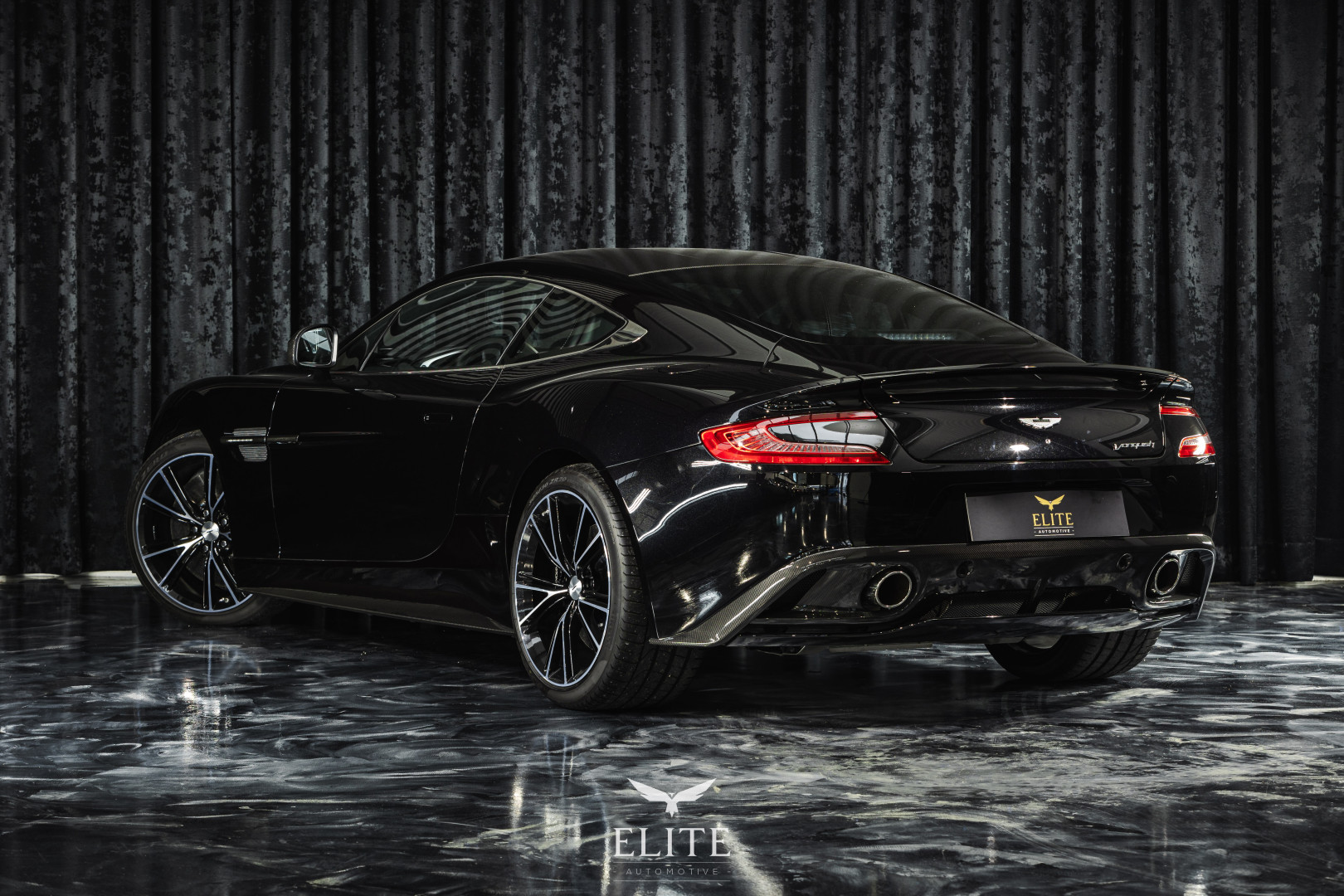 Aston Martin Vanquish V12 Coupe Carbon