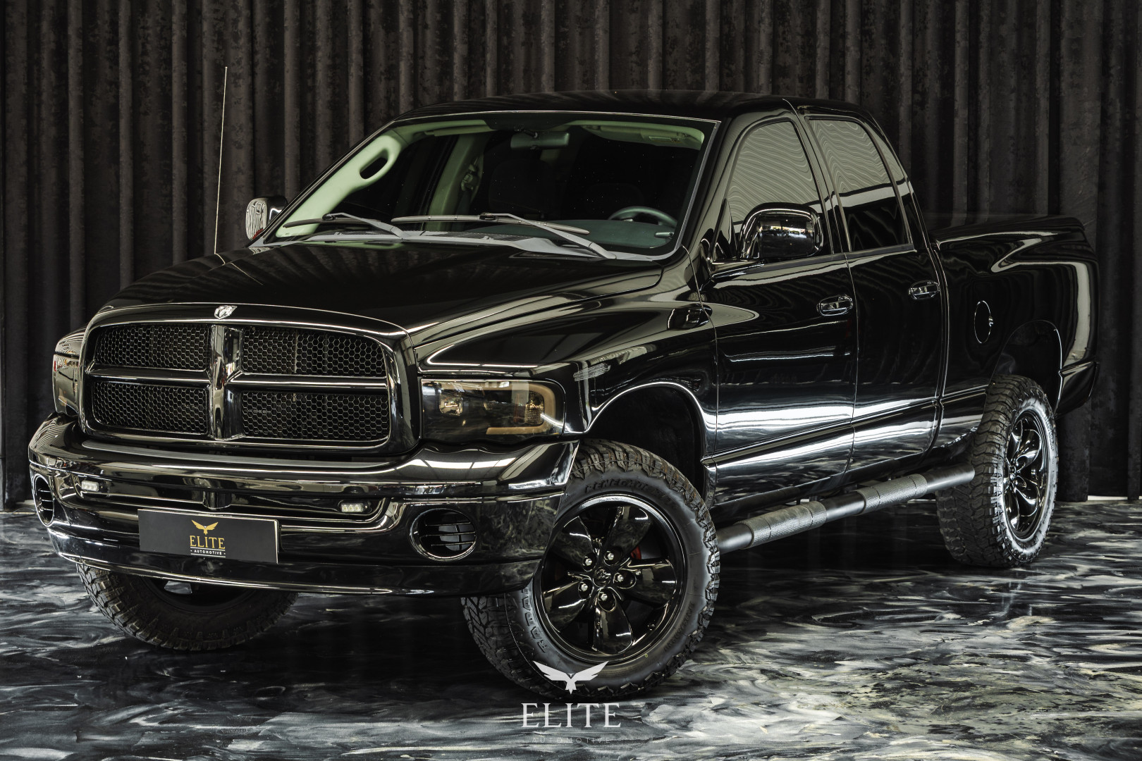 DODGE RAM V8