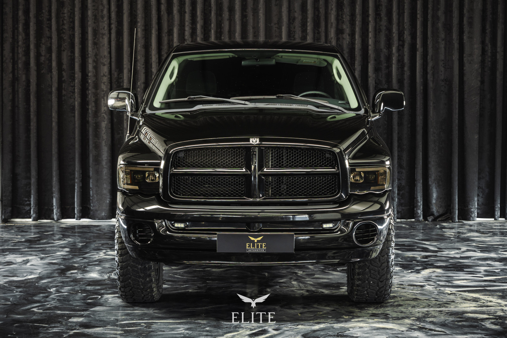 DODGE RAM V8
